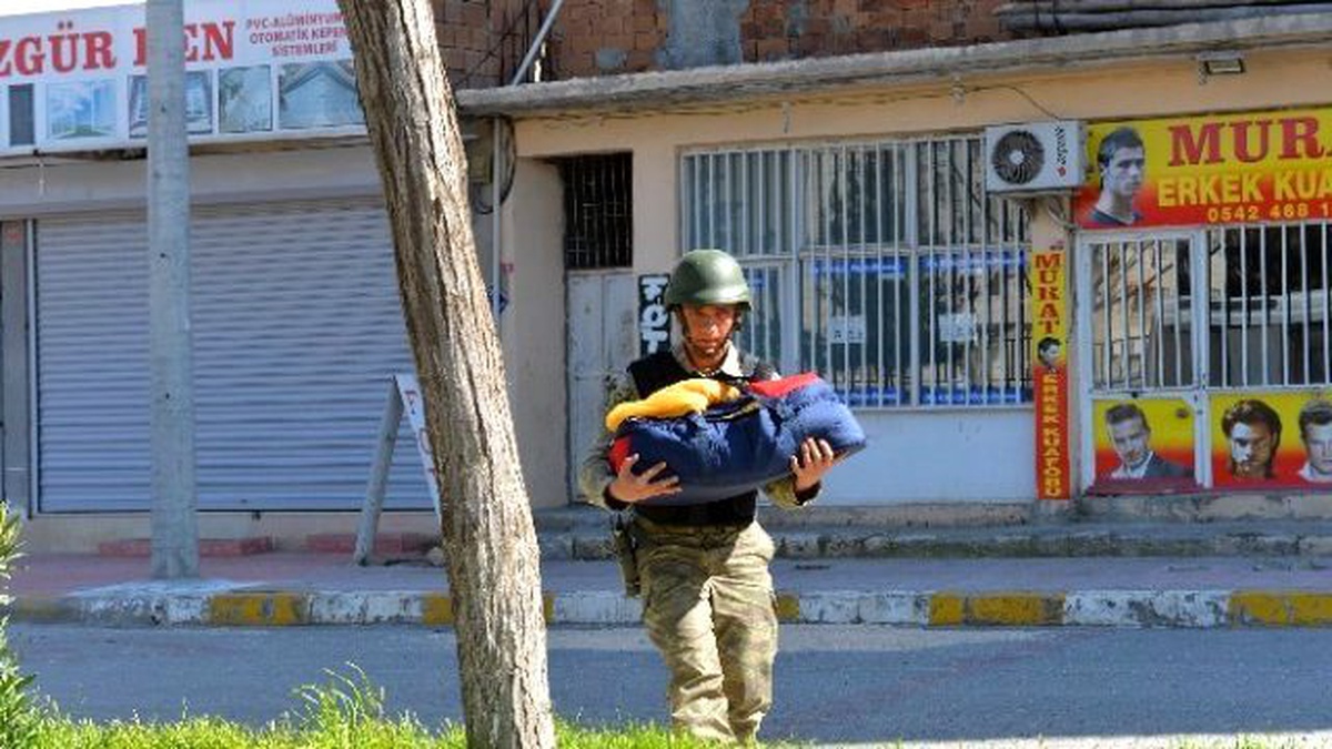 Nusaybin\'de Tahliye Olan Ailelere Mehmetçik\'in Yardım Eli