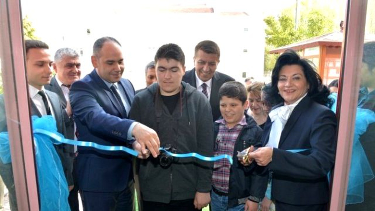 Otizmin Gözünden Dünya" Konulu Fotoğraf Sergisi