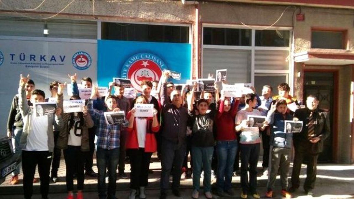 Türkav Eskişehir Şubesi\'nin Çocukları Başbuğ Alparslan Türkeş\'i Andı