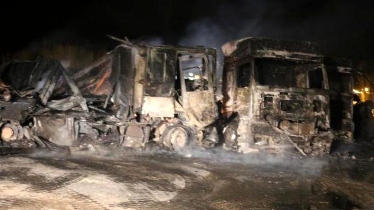 Van\'da PKK\'lıların Yaktığı 8 Araç Yoldan Kaldırıldı