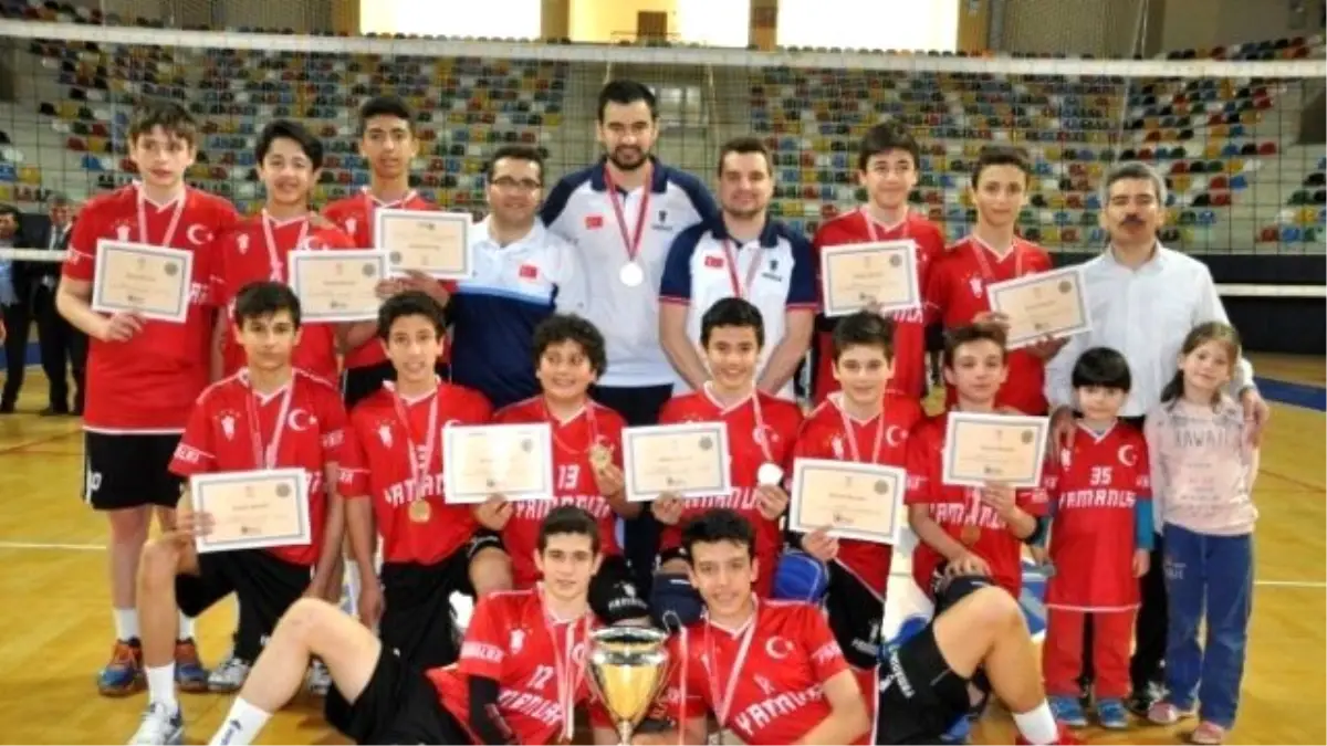 Yamanlar Voleybol\'da Beş Yıl Üst Üste Türkiye Şampiyonu