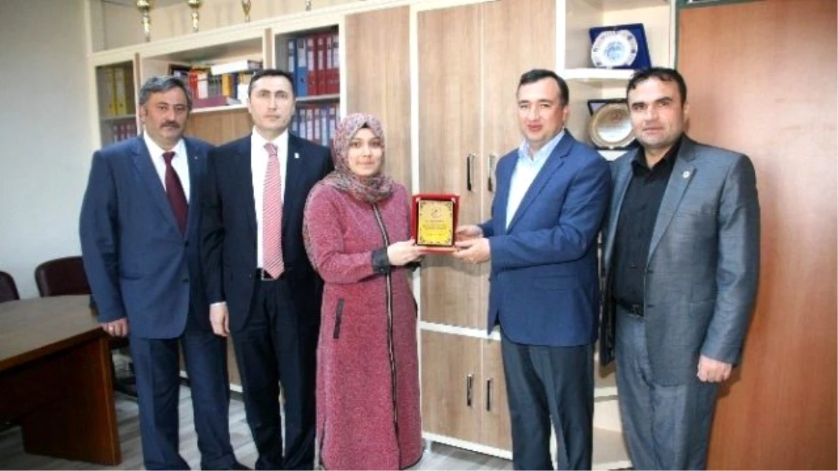 Yozgat Şehitler Fen Lisesi Ygs\'de Türkiye 93\'üncüsü Olan Öğrencisini Ödüllendirdi