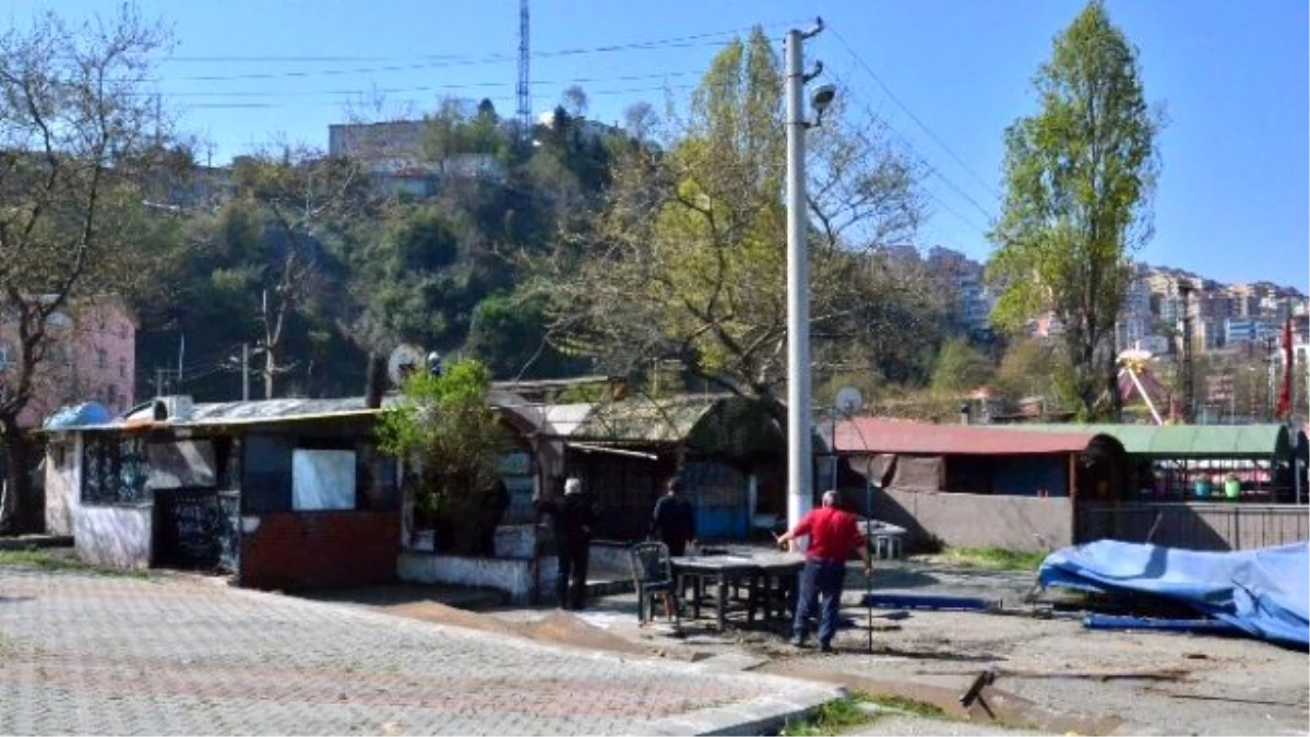 45 Yıllık Çekeğinin Yıkılışını Gözyaşları ile İzledi