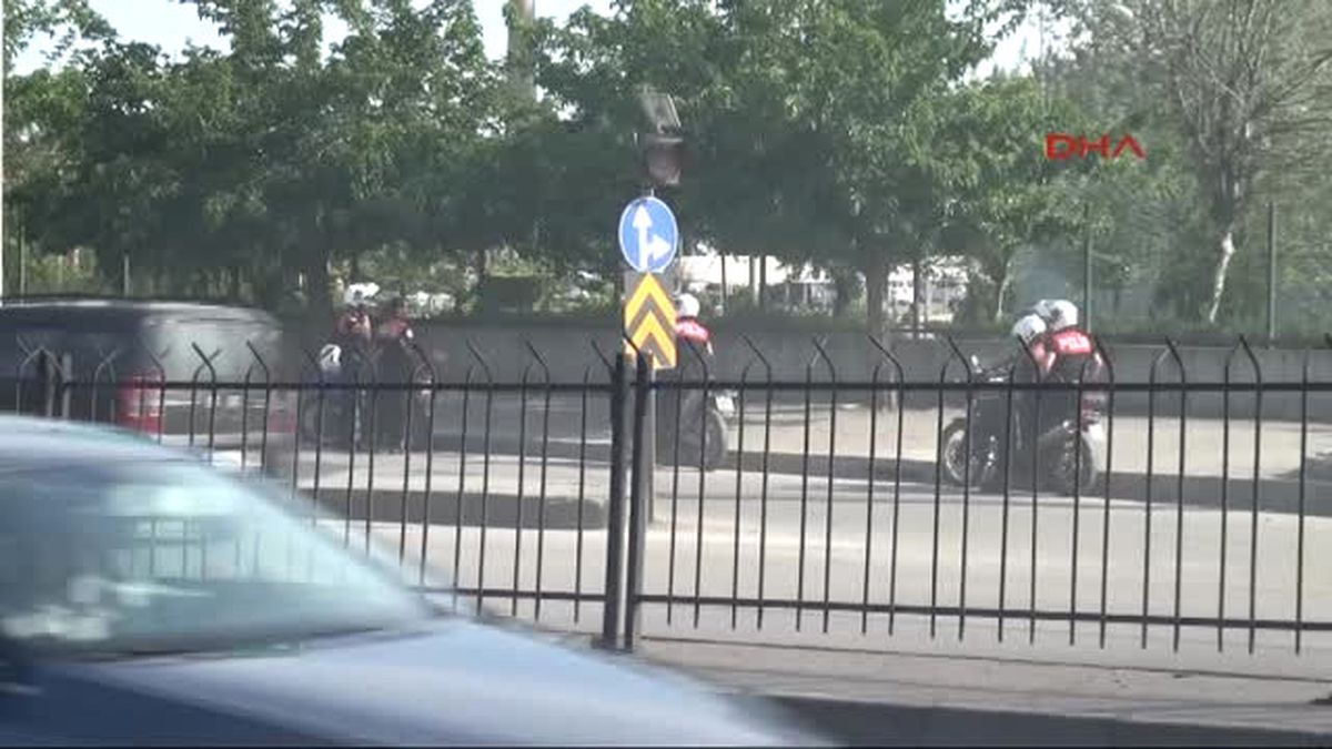 Adana Girne Köprüsü\'ndeki Yangın Trafiği Kilitledi