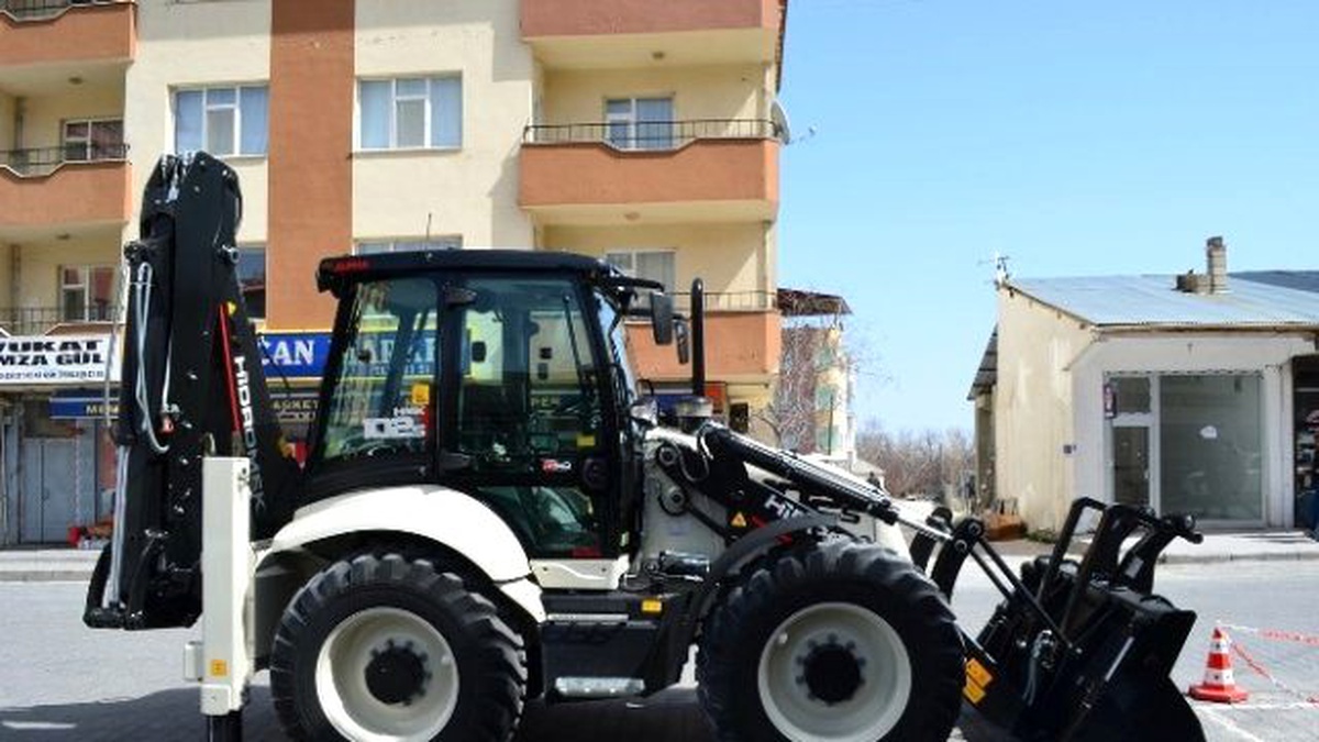 Adilcevaz Belediyesi\'ne Hibe Kepçe Desteği