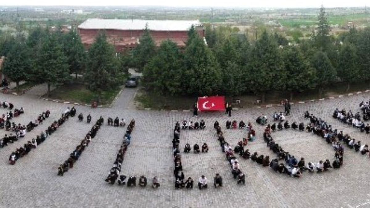 Akşehir Anadolu Lisesinden Polis Haftasında Anlamlı Mesaj