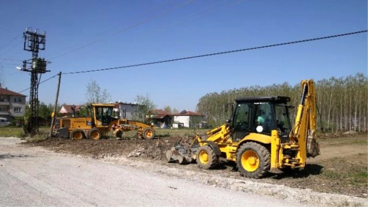 Akyazı Belediyesi Fen İşleri Çalışamaları Devam Ediyor