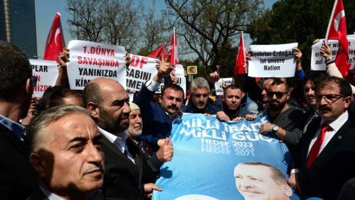 Alman Kanalı Zdf\'nin İstanbul Ofisi Önünde Eylem
