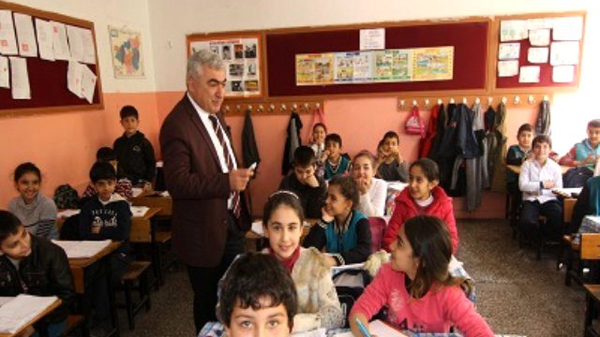 Aslan, Gazi Ortaokulu\'nu Ziyaret Etti