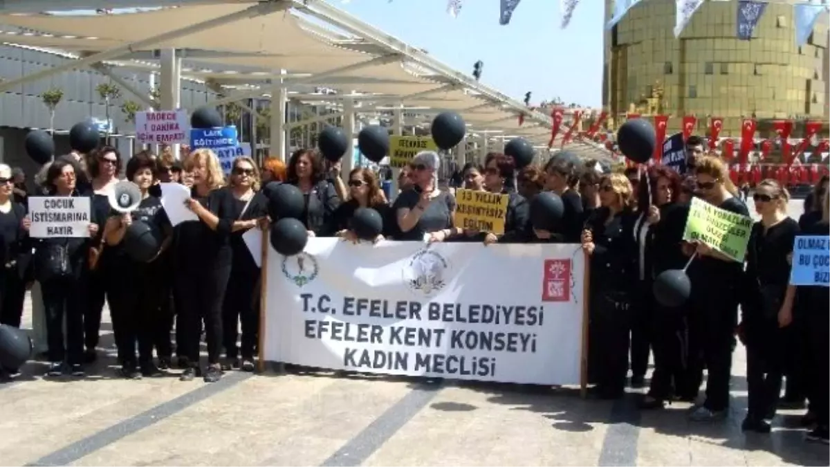 Aydınlılar Çocuk İstismarını Siyah Balonla Protesto Etti