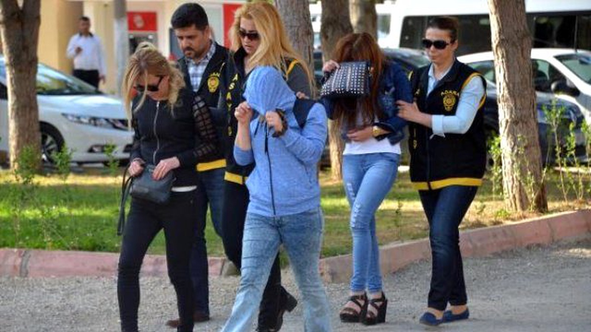 Azerbaycanlı Kadınları İş Vaadiyle Erkeklere Pazarlıyorlar