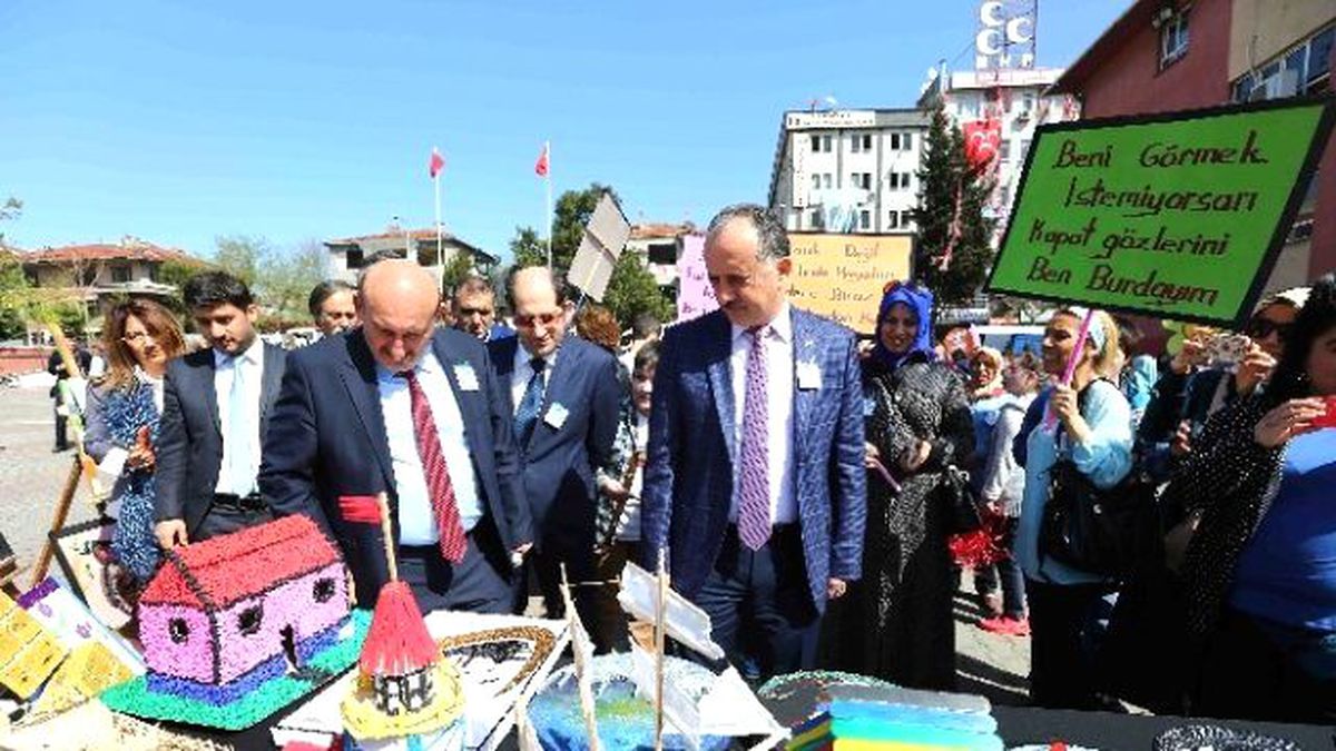 Bağcılar\'da Otistik Engelliler Farkındalık Yürüyüşü