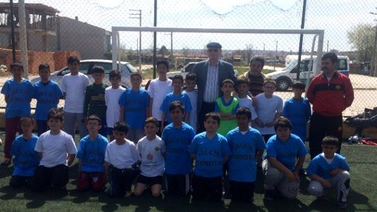 Başkan Kurt Çocuklarla Futbol Oynadı