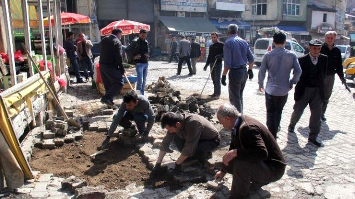 Bitlis Belediyesi\'nden Yol Onarım Çalışması