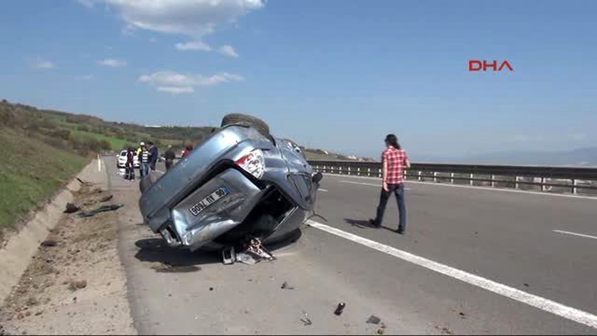 Bolu Hurdaya Dönen Otomobilden Burnu Bile Kanamadan Çıktı