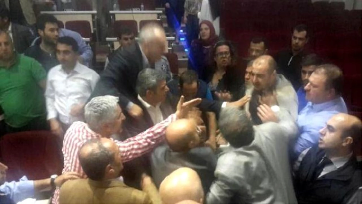 Çiğli Belediye Meclisi\'nde, Kılıçdaroğlu\'nun Tartışılan Sözleri Kavga Çıkardı
