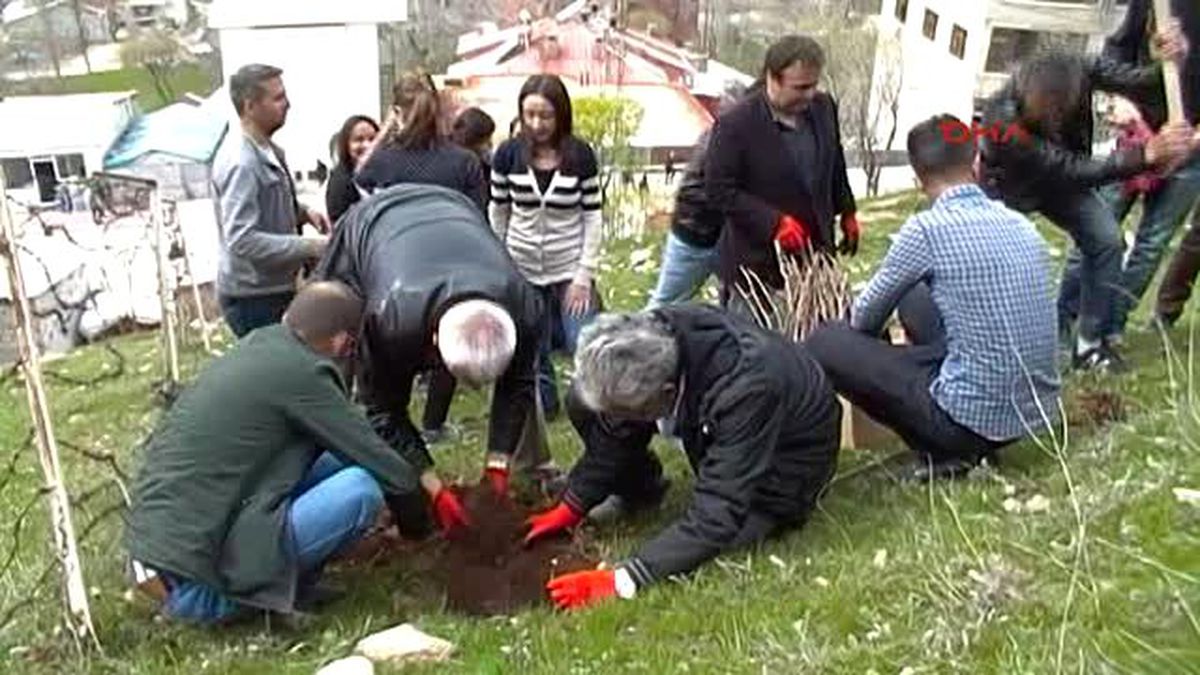 Çukurca\'da Esnaf Kepenk Eylemi Yaptı