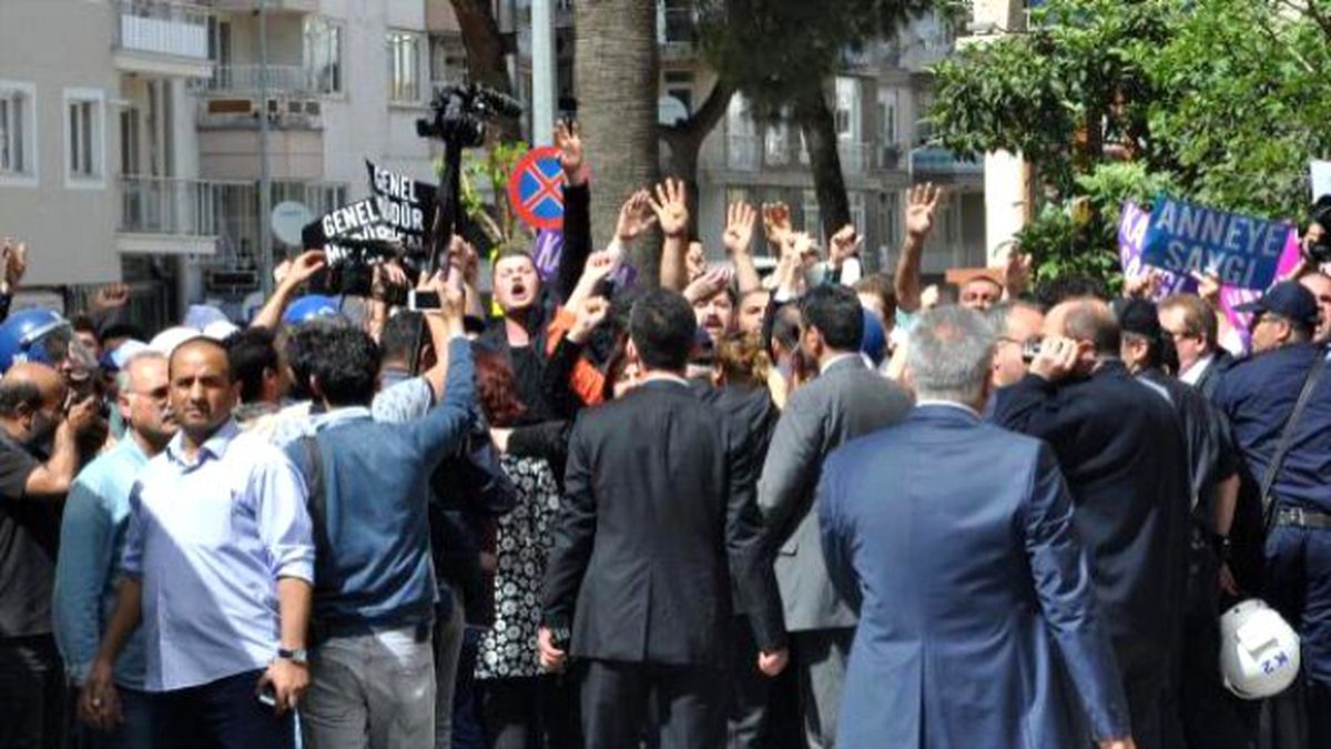 Denizli\'de AK Parti ve CHP\'de Siyah Çelenk Gerilimi