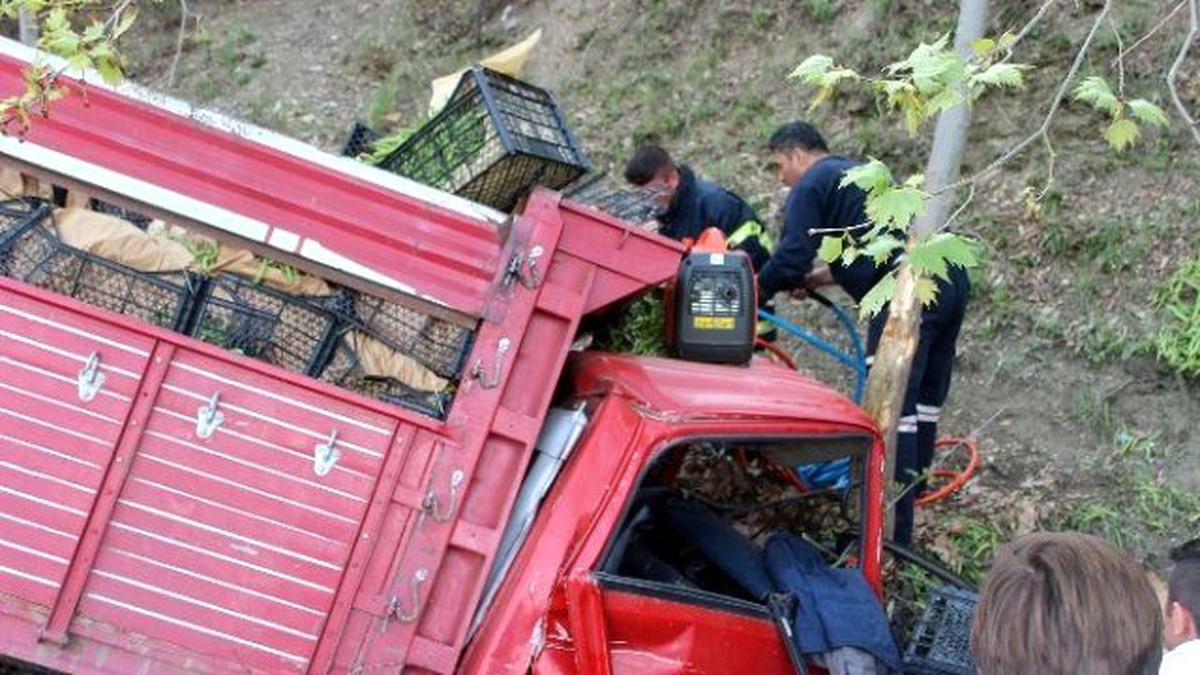 Freni Boşalan Kamyonetin Sürücüsü Ölümden Döndü