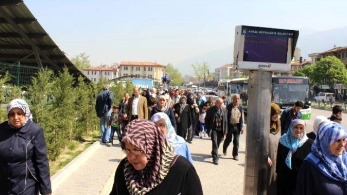 Hacca Gidemeyen Bursalılar Özlem Gidermek İçin Umreye Gitti