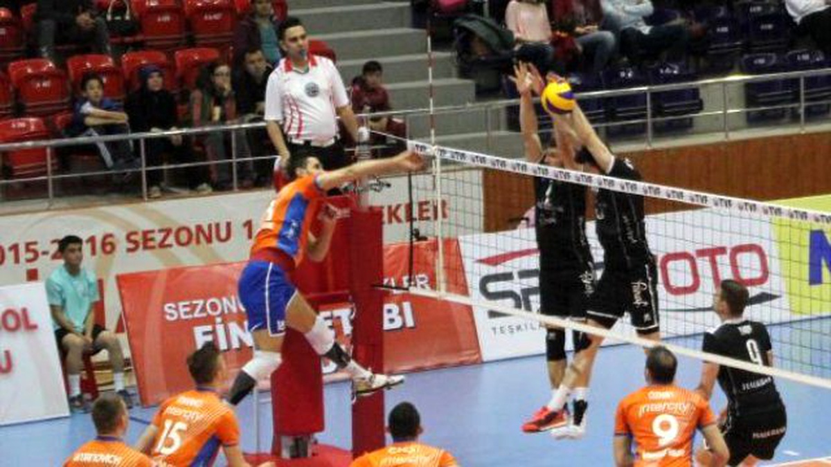 Halkbank - İstanbul Büyükşehir Belediyespor: 2-3