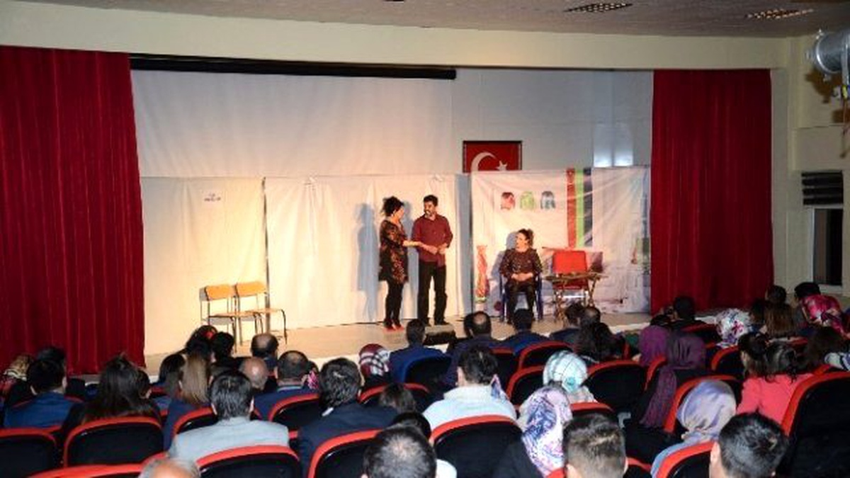 Hep Gül Aysel\' Oyunu Darende\'de Sahnelendi