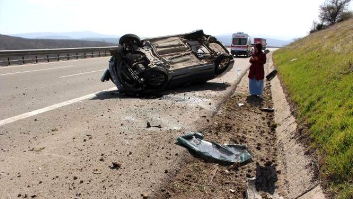 Hurdaya Dönen Otomobilden Burnu Bile Kanamadan Çıktı