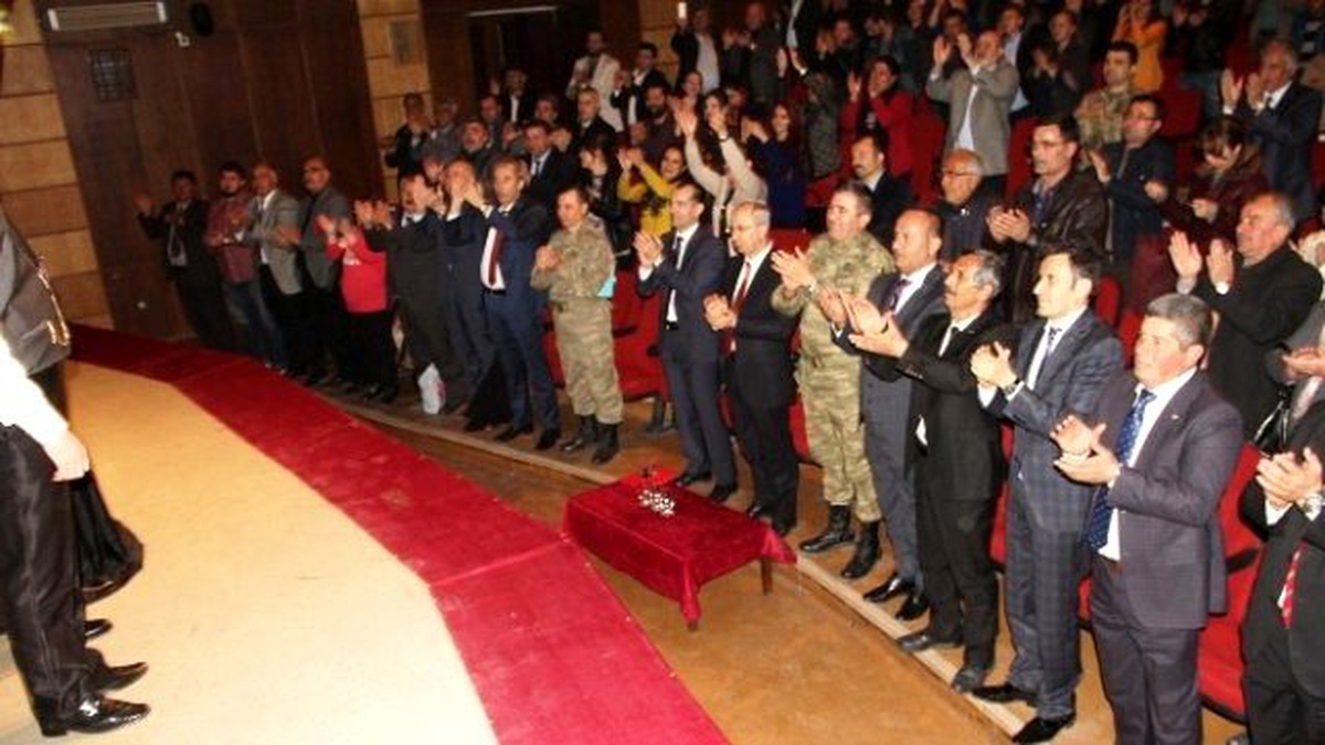 Iğdır\'da "Cumhuriyetin İlk Sedası" Oyunu Sahnelendi