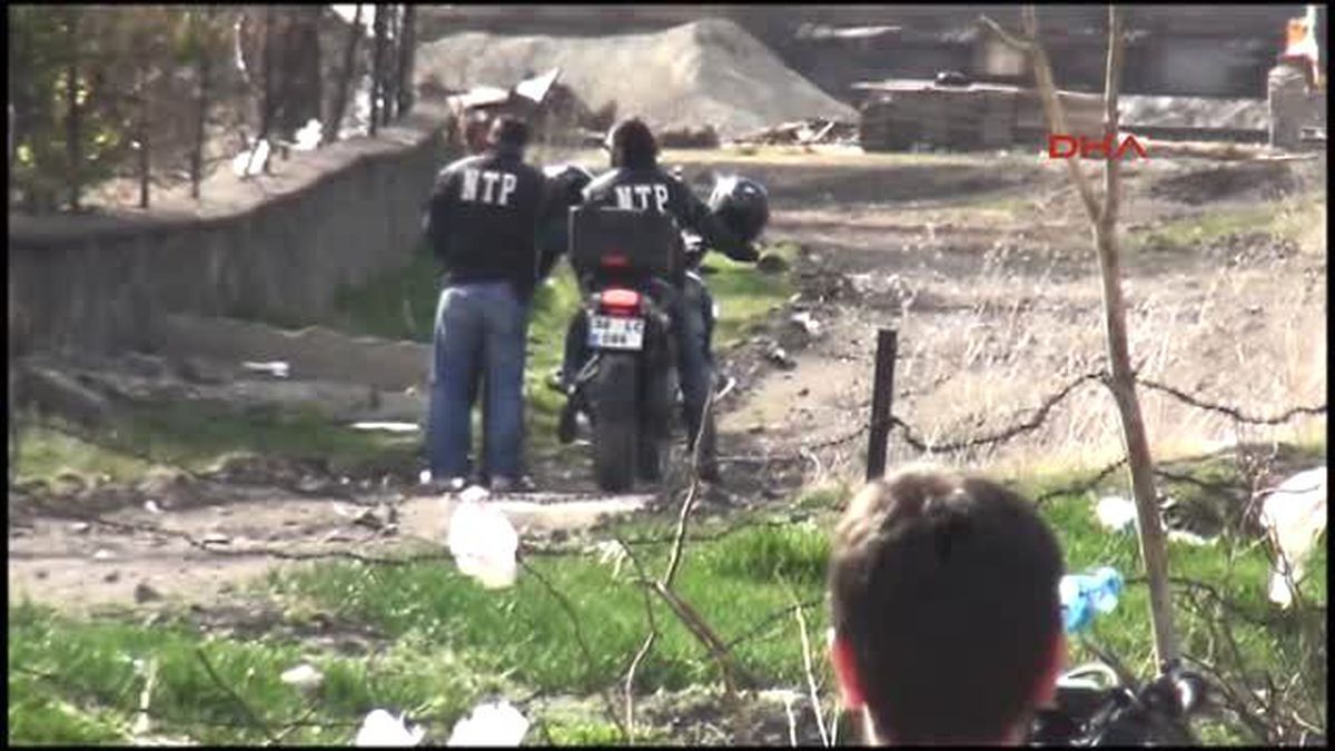 Kayseri\'de Polis Okul Çevrelerinde Uyuşturucu Operasyonu Yaptı
