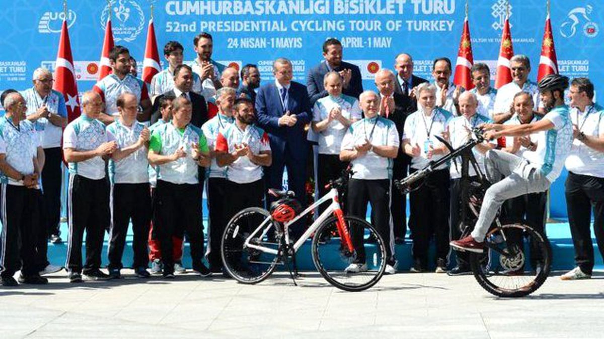 Kenan Sofuoğlu'ndan Erdoğan'ı Mest Eden Bisiklet Şov