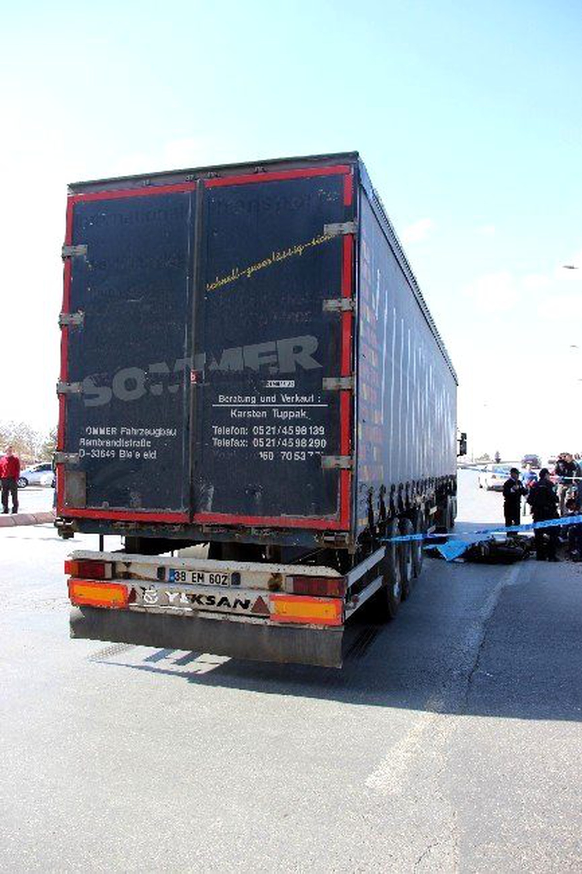 Motosiklet Tır\'ın Altında Kaldı: 1 Ölü, 1 Yaralı