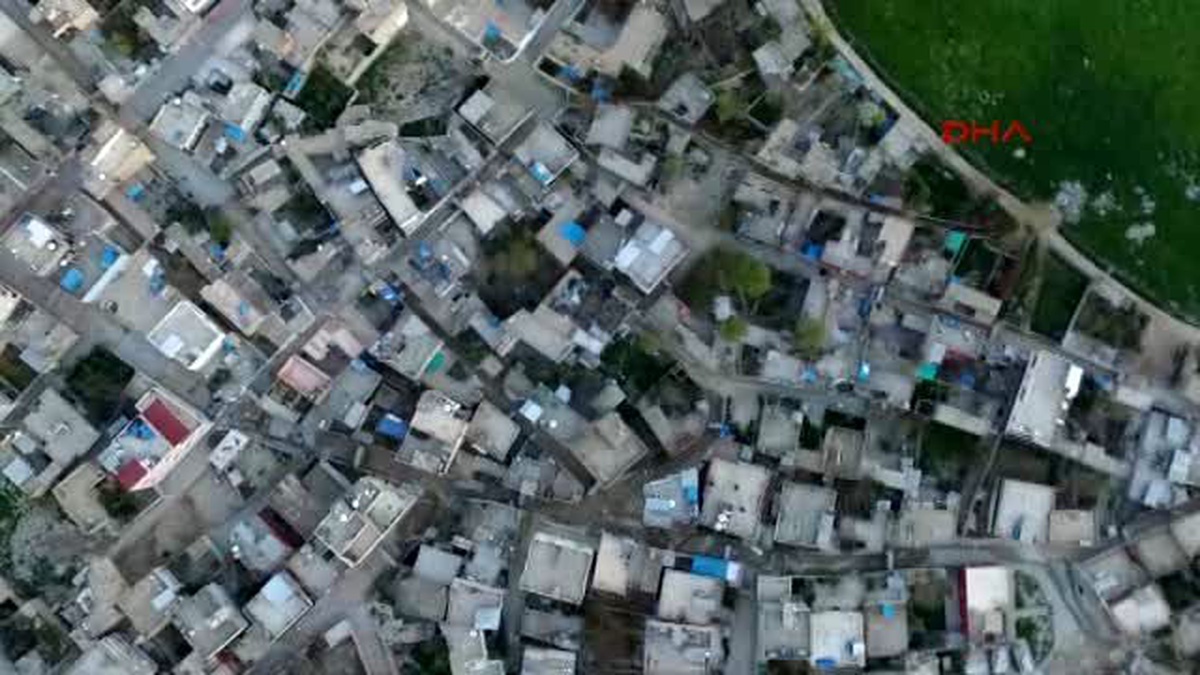 Nusaybin\'de PKK\'lı Teröristler ve Kurulan Barikatlar İha Tarafından Görüntülendi