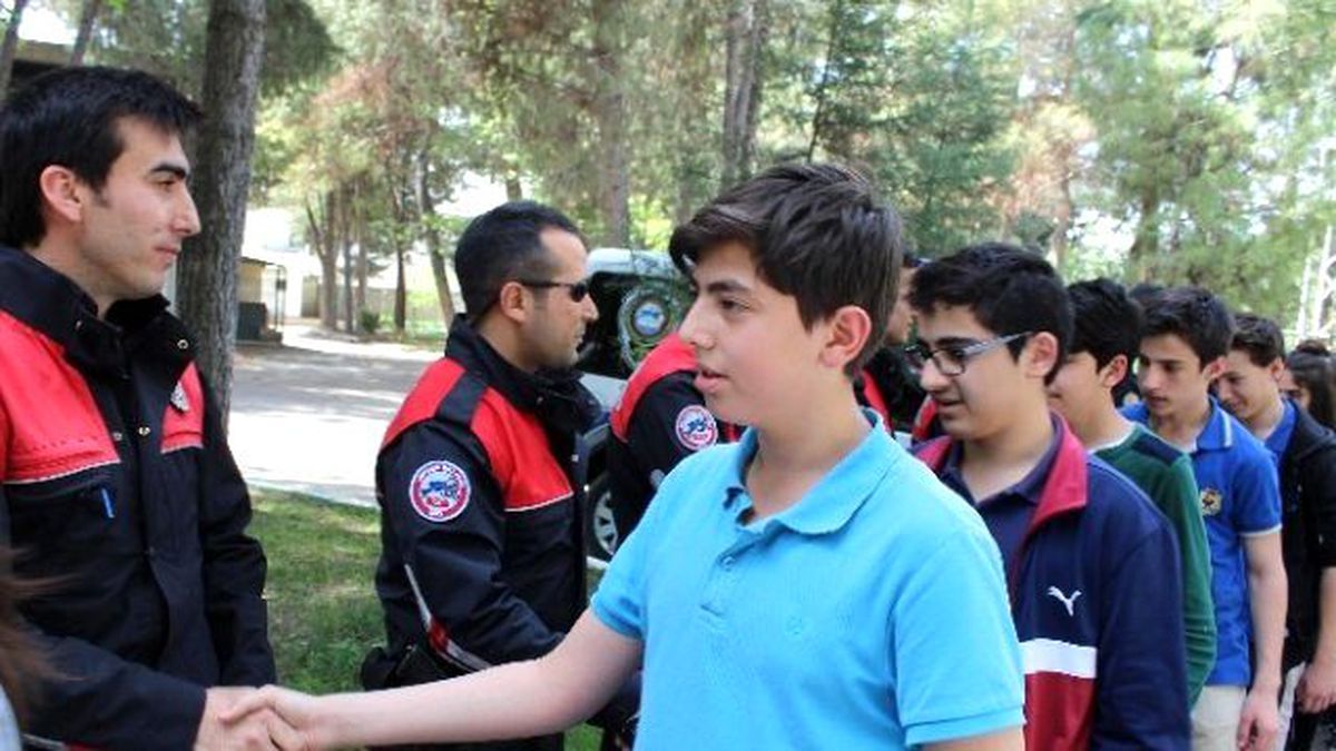 Öğrenciler Polise Moral Verdi