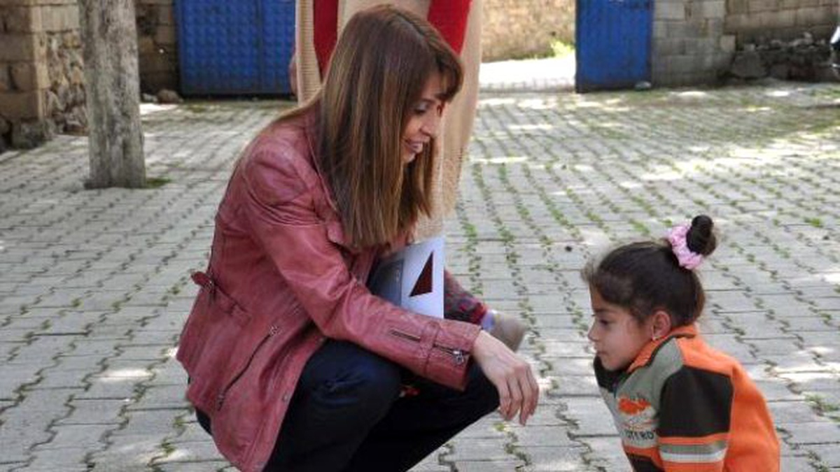 Okula Kucakta Götürülen Sabiha\'ya Tekerlekli Sandalye