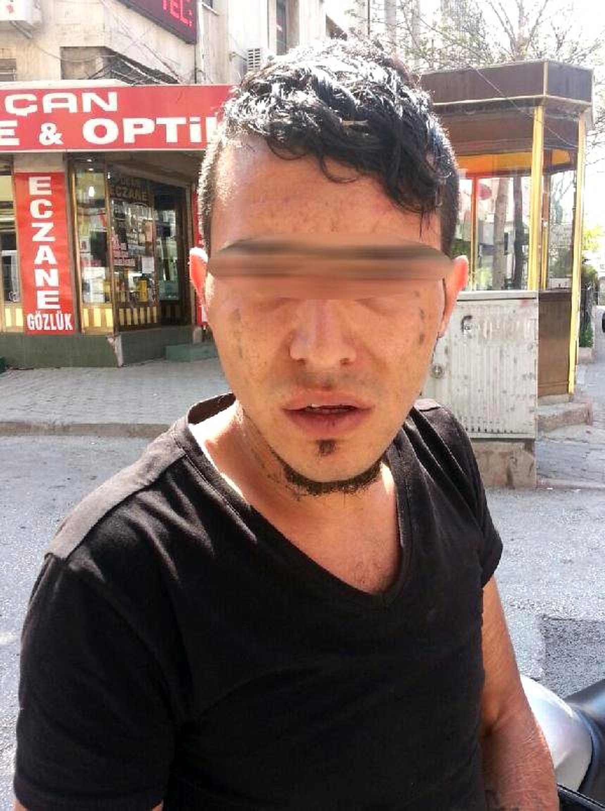 Otobüs Duraklarına Fuhuş Kartviziti Atan Şahıs Kıskıvrak Yakalandı