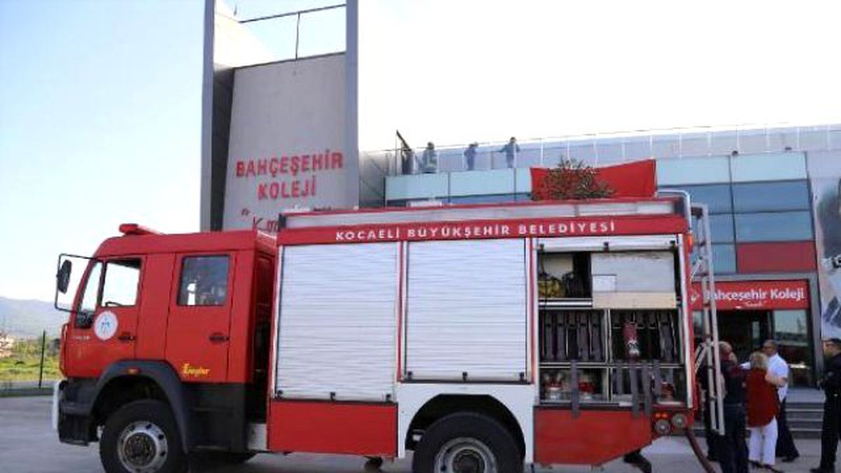 Özel Okulun Kütüpanesinde Yangın