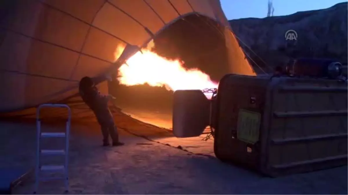 Sıcak Hava Balonu "Aa 96 Yaşında" Pankartıyla Havalandı