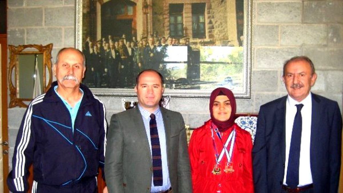 Sözer\'in Bileği Bükülmüyor