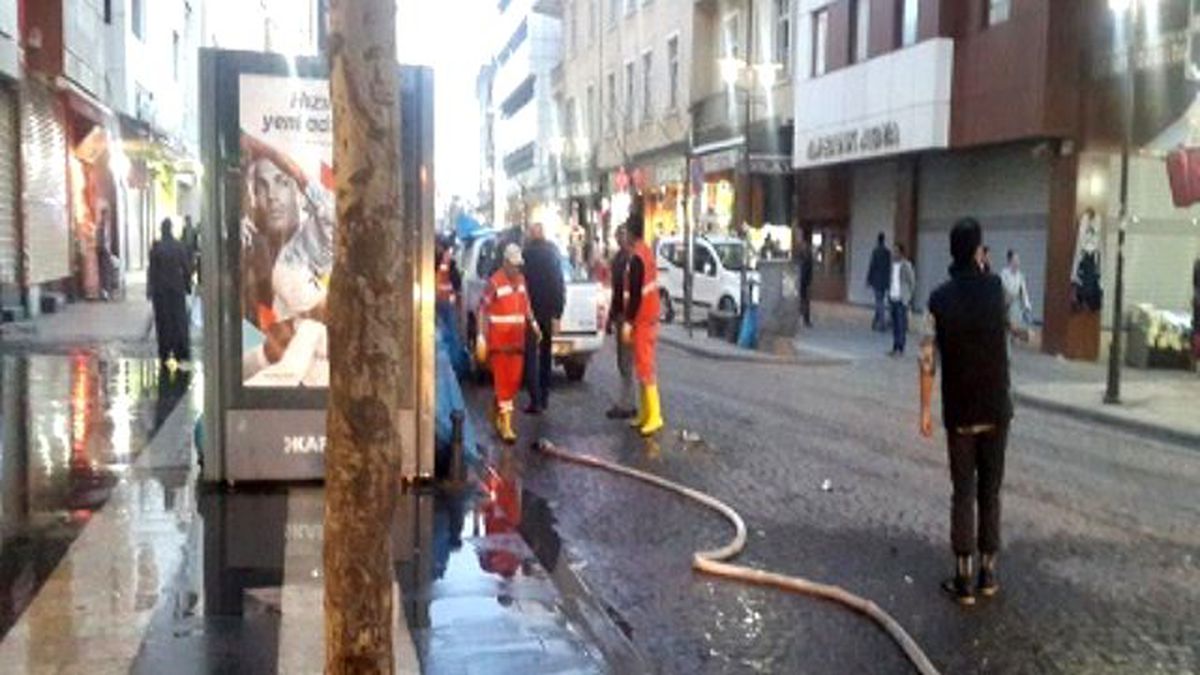 Sur\'un Ana Caddeleri Deterjanlarla Yıkandı