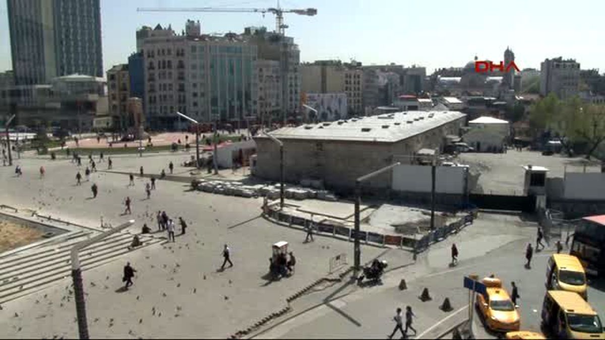 Taksim\'de Silah Sesi ve Yaşanan Koşuşturmaca Kamerada