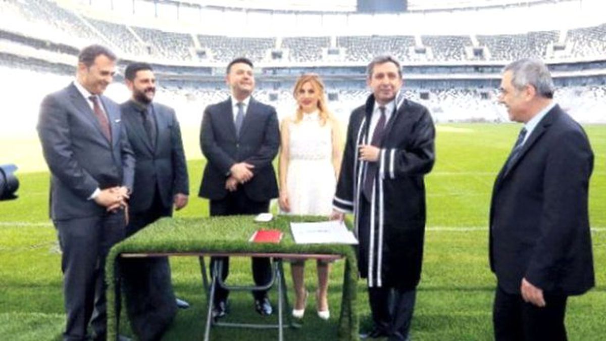 Vodafone Arena\'da İlk Nikah!