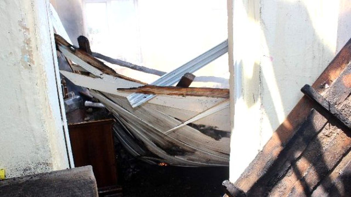 Yangın İki Evi Kullanılamaz Hale Getirdi