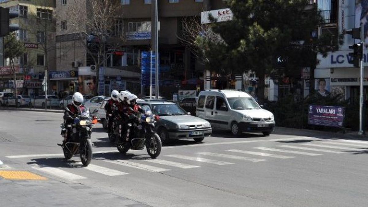 Yunus Polis Timleri Niğde Sokaklarında