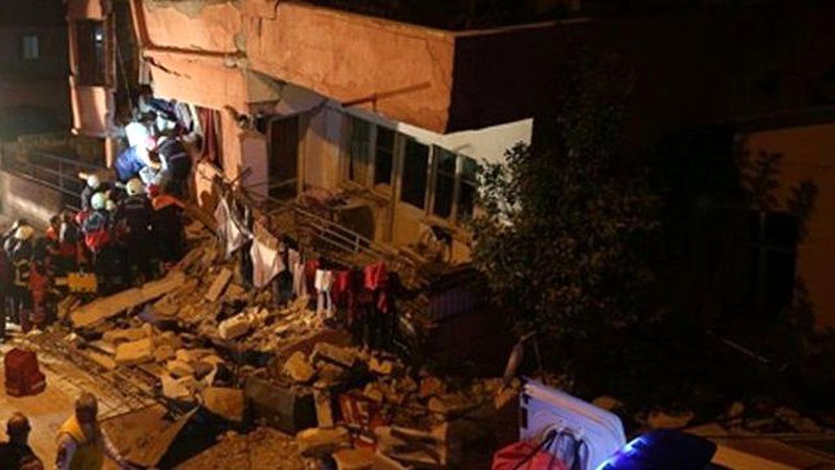 Yüksekova'da Tek Katlı Ev Çöktü : 4 Ölü, 1 Yaralı