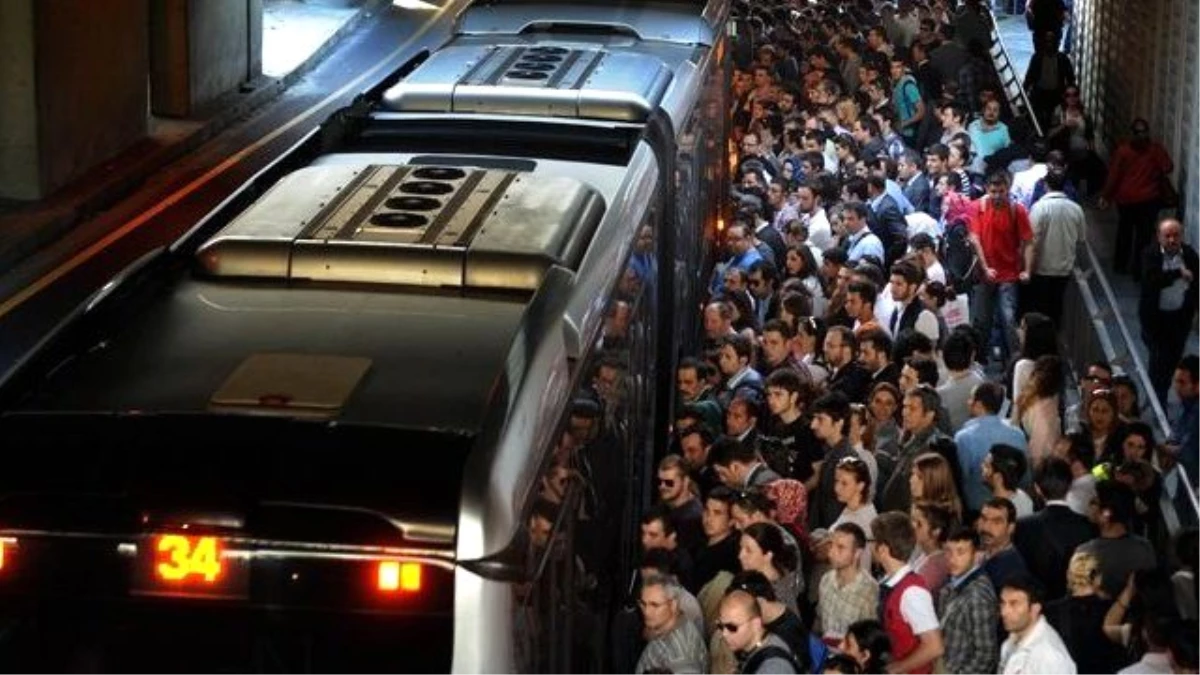 Metrobüs Hattı Asfaltlama Çalışmalarında 2\'nci Etap Başlıyor