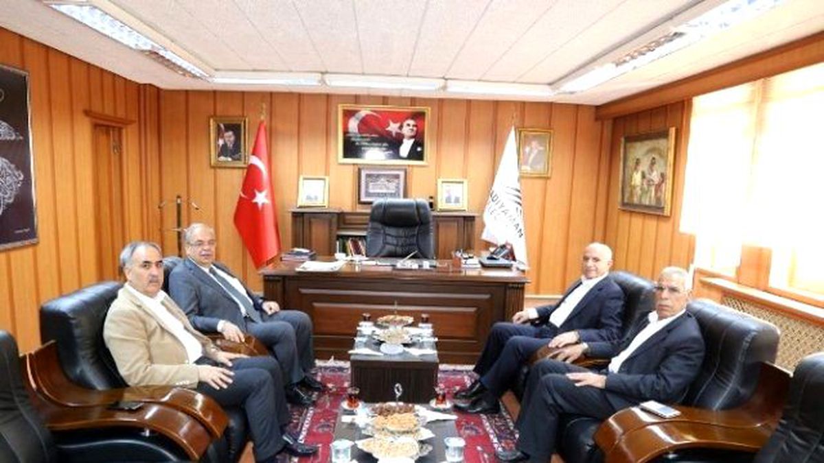 Adıyamanlılar Vakfı\'ndan Başkan Kutlu\'ya Ziyaret