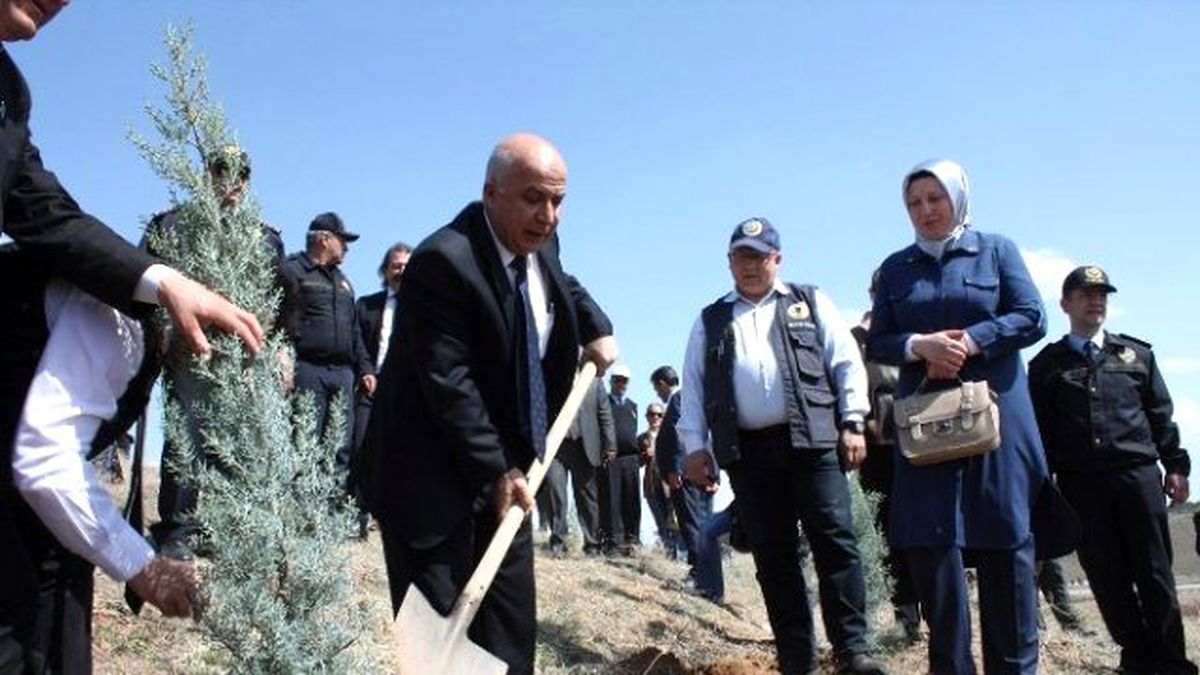 Aksaray'da Her Şehit İçin 10 Fidan Dikildi