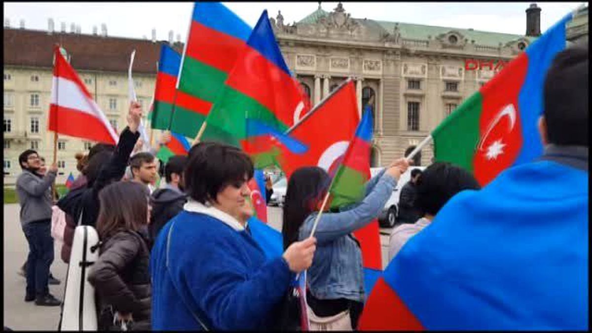 Azeriler Agit?i Protesto Ettiler