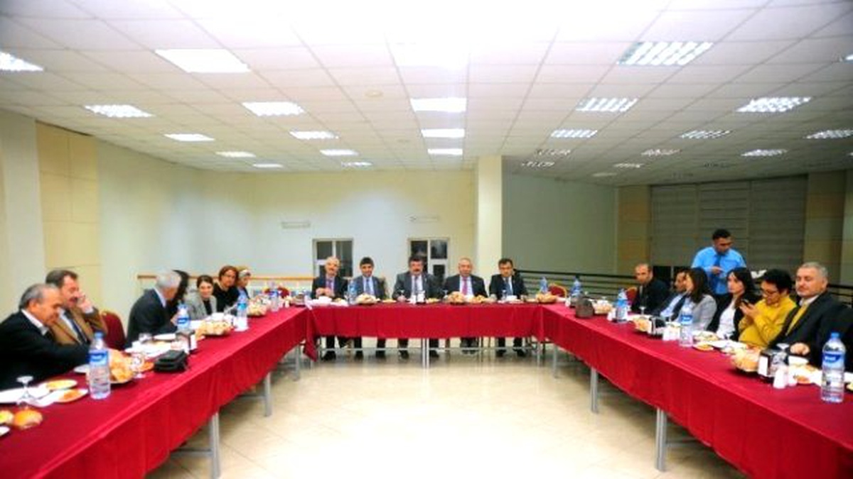 Başarılı Akademisyenlere Teşekkür Belgesi