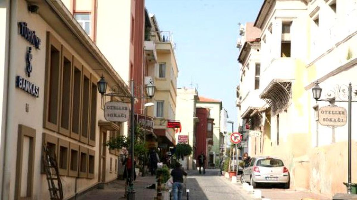 Basmane\'deki Suriyeli Esnaf Sinek Avlıyor